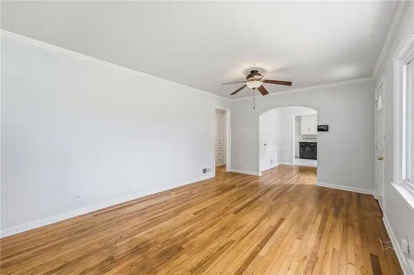 8107 Ward Pkwy, Kansas City, MO 64114