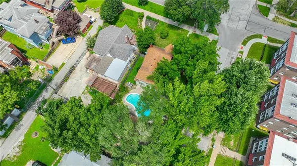 3715 Gladstone BLVD, Kansas City, MO 64123