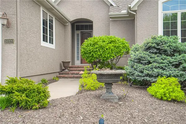 10320 W 142nd ST, Overland Park, KS 66221