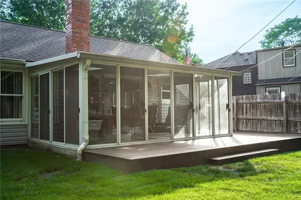 9305 Sturgeon DR, Overland Park, KS 66212