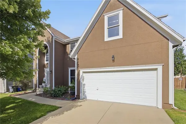 16289 S Lennox ST, Olathe, KS 66062
