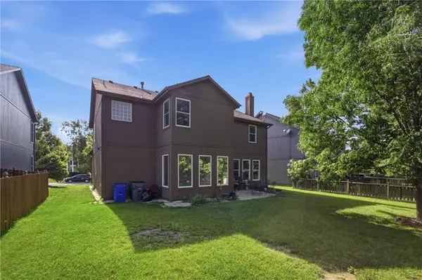 16289 S Lennox ST, Olathe, KS 66062