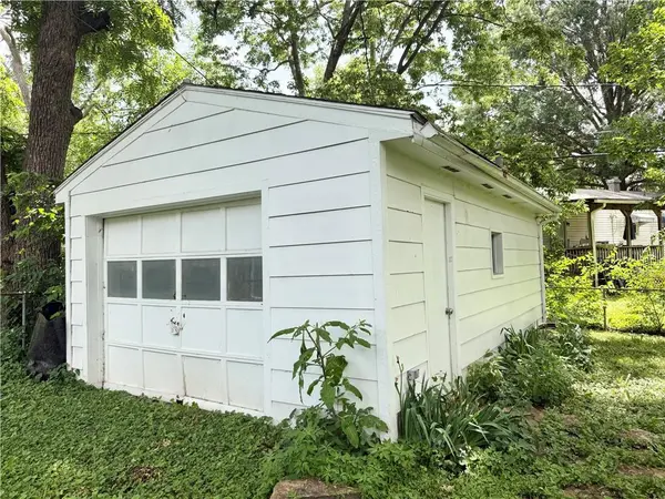 4621 NE 42nd ST, Kansas City, MO 64117