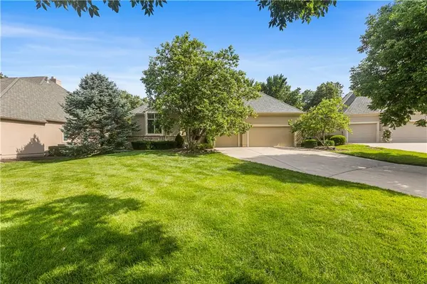 5614 W 131st TER, Leawood, KS 66209