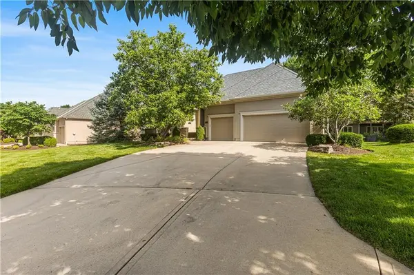 5614 W 131st TER, Leawood, KS 66209