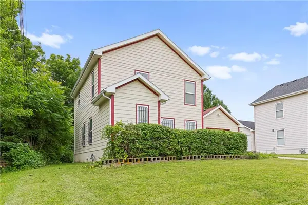 2005 E 34th ST, Kansas City, MO 64109