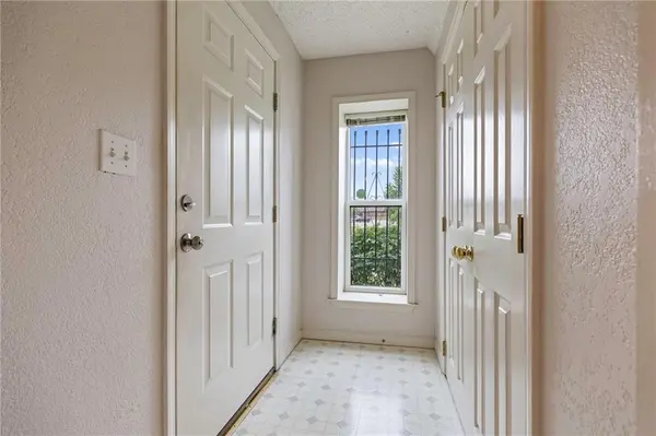 2005 E 34th ST, Kansas City, MO 64109