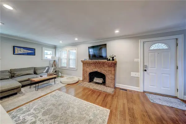6108 Rockhill RD, Kansas City, MO 64110