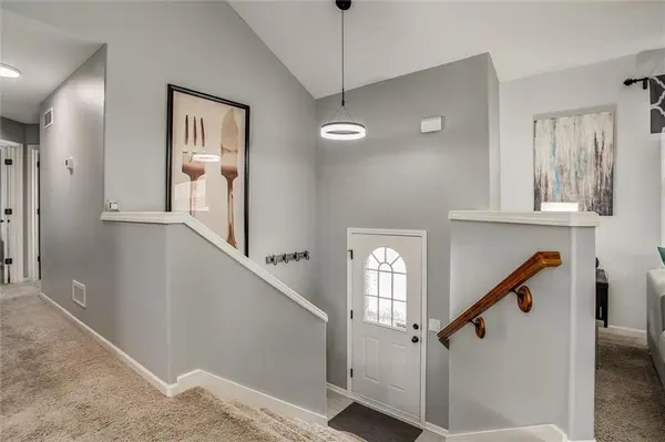 6814 N PONTIAC AVE, Kansas City, MO 64151
