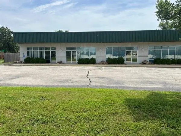 450 N Iowa ST, Lawrence, KS 66044