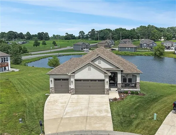 1112 SW Crabtree CIR, Oak Grove, MO 64075