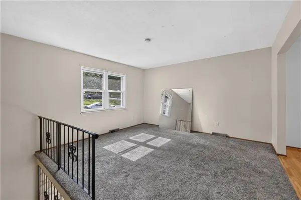 1021 Canterbury RD, Blue Springs, MO 64015