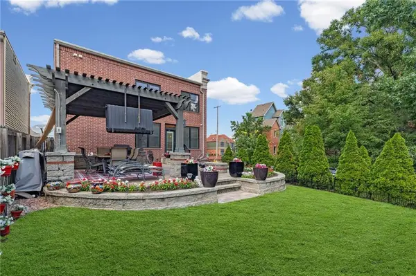 115 E 30th ST, Kansas City, MO 64108