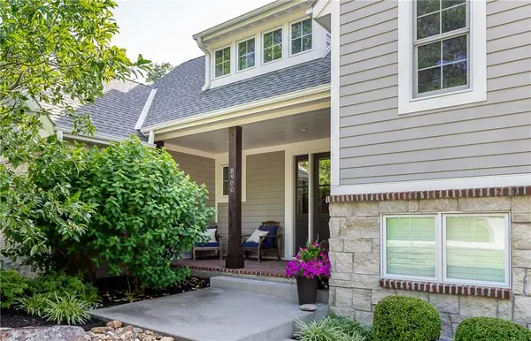 8900 Mohawk LN, Leawood, KS 66206