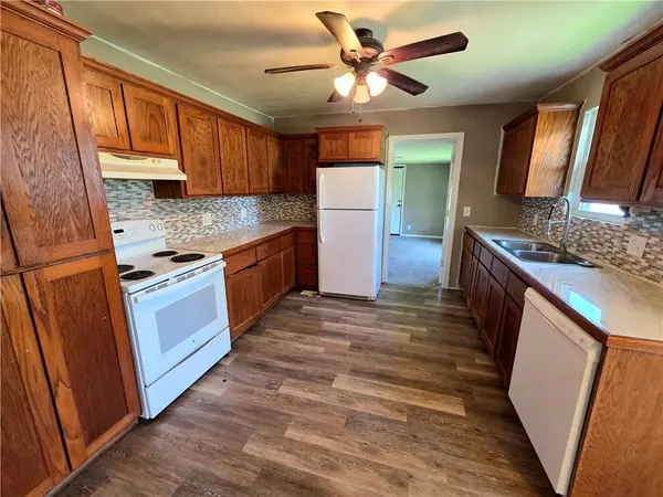 202 S 7th ST, Lacygne, KS 66040