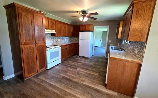 202 S 7th ST, Lacygne, KS 66040