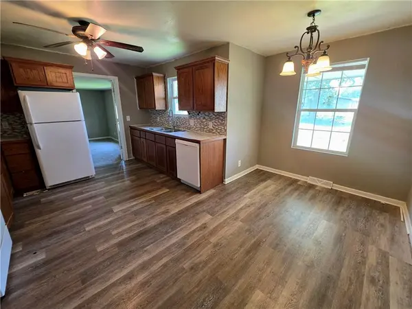 202 S 7th ST, Lacygne, KS 66040