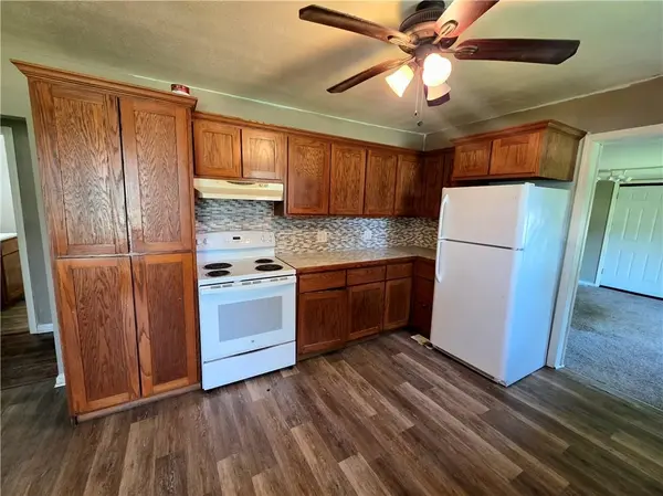 202 S 7th ST, Lacygne, KS 66040