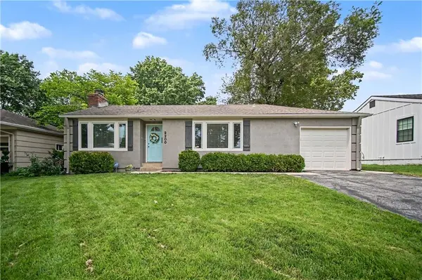 2200 W 74th TER, Prairie Village, KS 66208