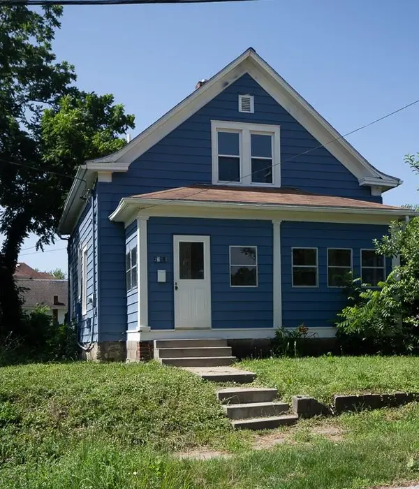 2203 E 37 ST, Kansas City, MO 64109