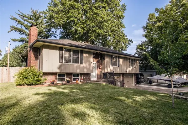 2407 NW 5th ST, Blue Springs, MO 64014