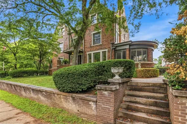 3681 Madison AVE, Kansas City, MO 64111