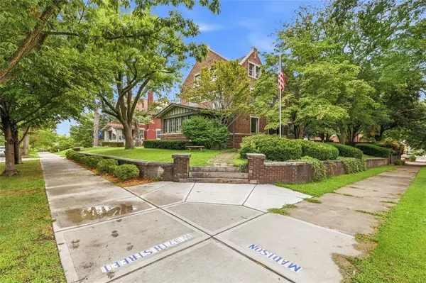 3681 Madison AVE, Kansas City, MO 64111