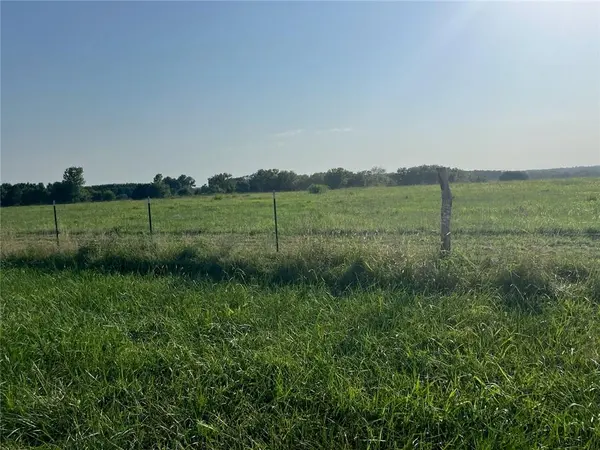 0005 Switzer RD, Louisburg, KS 66053