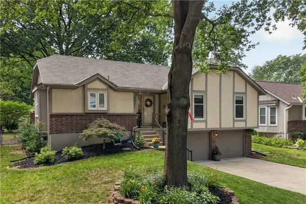 3901 10th Street TER, Blue Springs, MO 64015