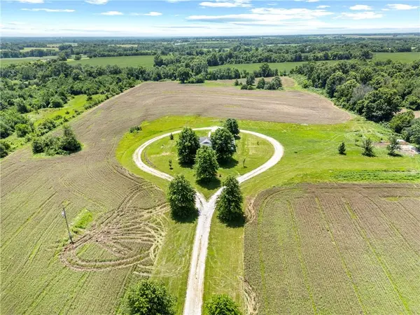 26060 E B HWY, Sheldon, MO 64784