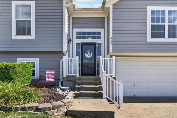 900 Coachman DR, Pleasant Hill, MO 64080