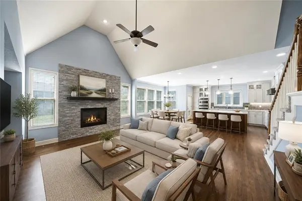 725 SW Winterwalk LN, Lee's Summit, MO 64081