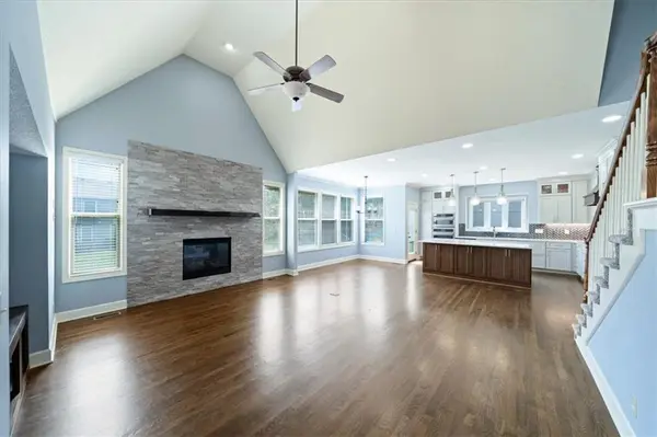 725 SW Winterwalk LN, Lee's Summit, MO 64081