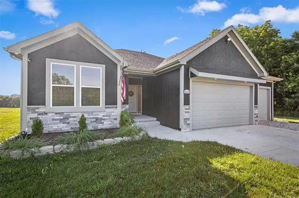 20196 207th ST, Tonganoxie, KS 66086