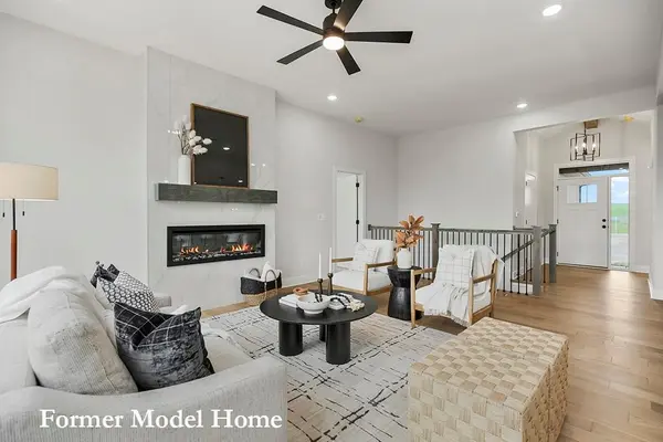 8000 SE Hoot Owl ST, Blue Springs, MO 64014