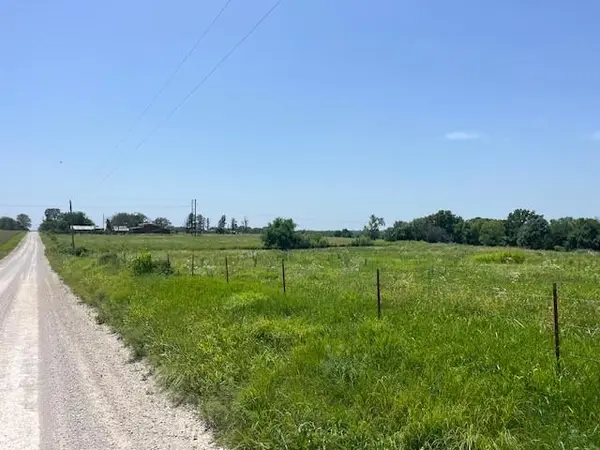 33066 Lookout RD, Paola, KS 66071