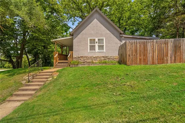 1533 S 29th ST, Kansas City, KS 66106