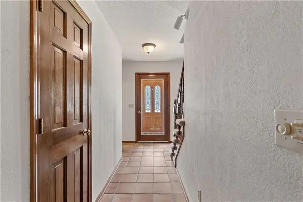 9654 W 116th ST, Overland Park, KS 66210