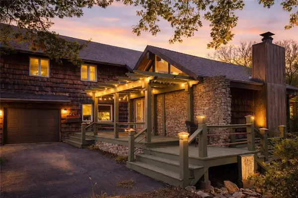 3907 NE Beach RD, Lee's Summit, MO 64064