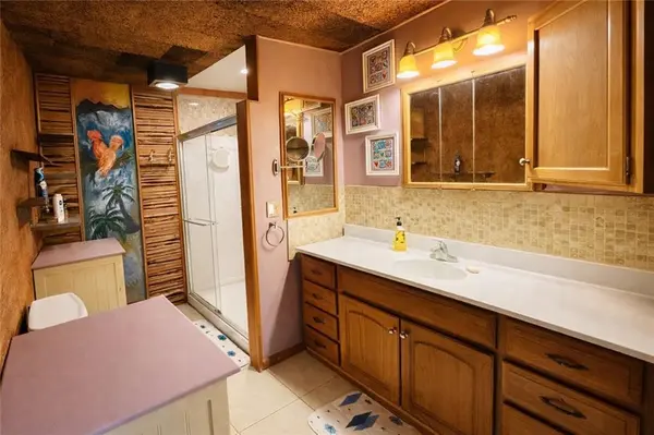3907 NE Beach RD, Lee's Summit, MO 64064