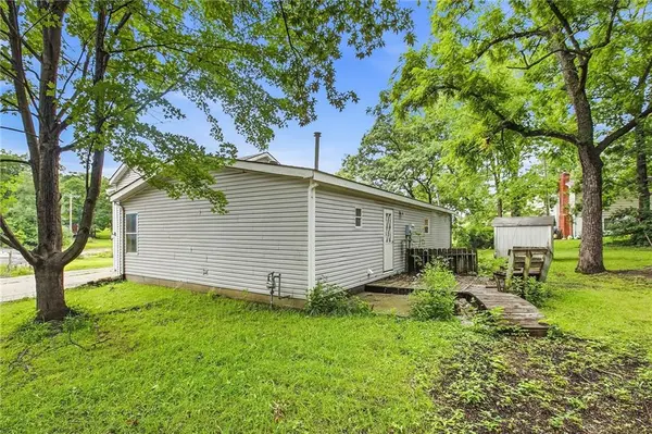 159 & 160 T ST, Lake Lotawana, MO 64086