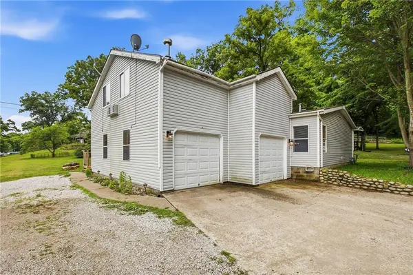 159 & 160 T ST, Lake Lotawana, MO 64086