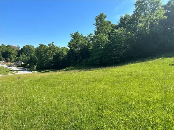 6444 NW Monticello DR, Parkville, MO 64152