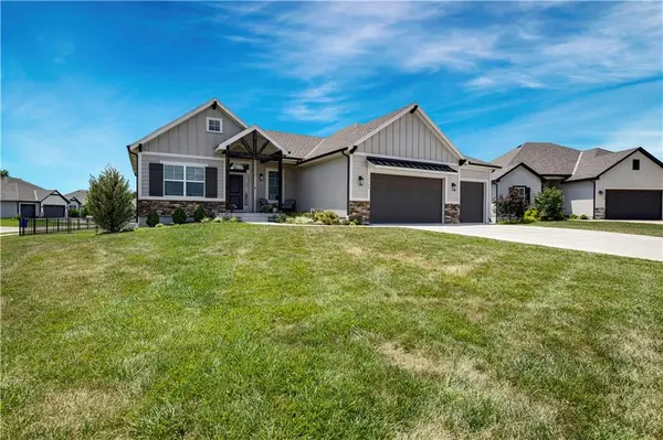 17766 S Myrna DR, Olathe, KS 66062