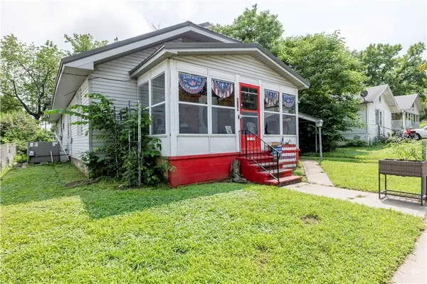 819 E Poplar ST, Independence, KS 67301