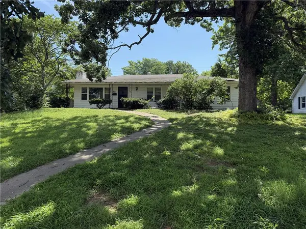 811 S Main ST, Nevada, MO 64772