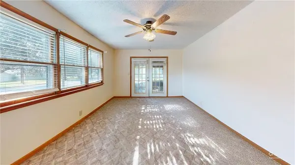 1705 N Main ST, Nevada, MO 64772