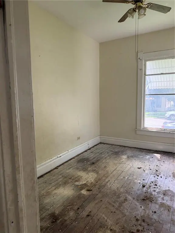 2431-33 S 11 ST, St Joseph, MO 64503