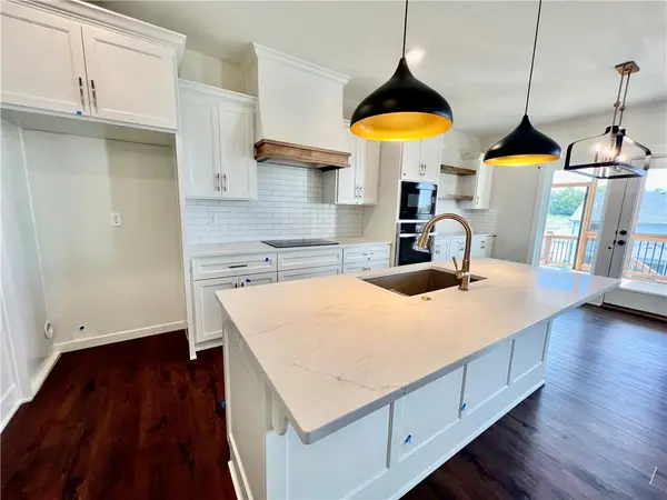 2144 Deerfield TER, Liberty, MO 64068