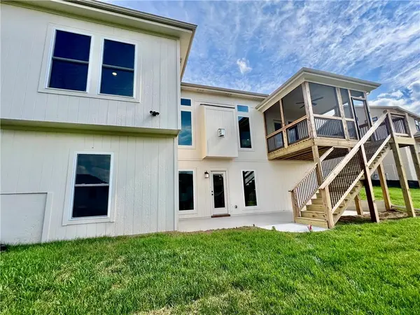 2144 Deerfield TER, Liberty, MO 64068